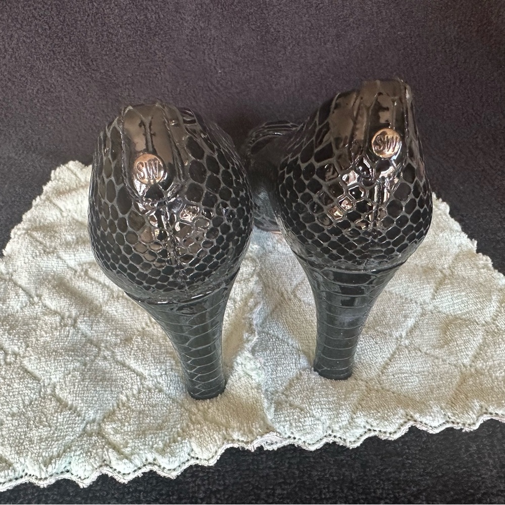 Stuart Weitzman heels - Picture 4 of 4